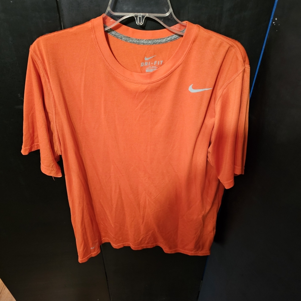 ❤️ GUC Mens Size Large Nike Men's Bright Orange Dri-FIT Tee